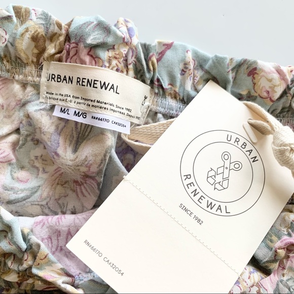 🌸New🌸 Urban Renewal Recycled Floral Off-the-shoulder Crop top M/L - Picture 3 of 9